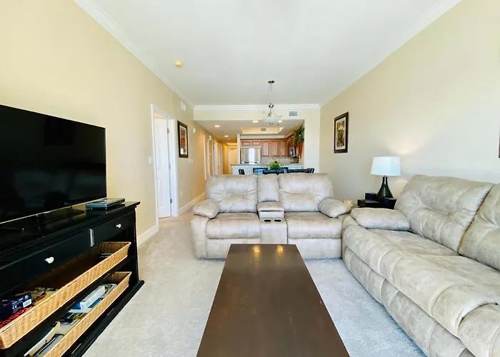 Seawind 1008: Beachfront With Pool And Kid's Bunk Holiday home